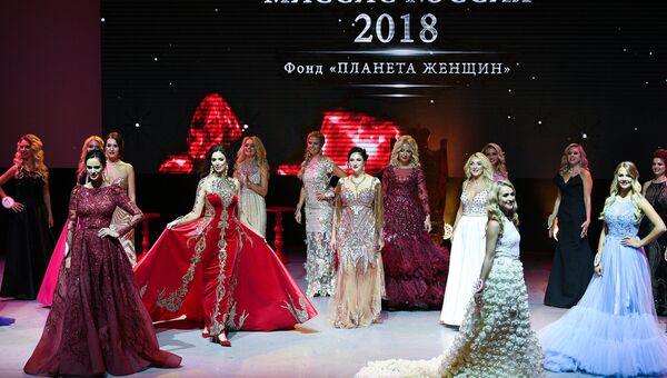 Участницы во время финала всероссийского конкурса Миссис Россия-2018 в театрально-концертном зале Планета КВН в Москве