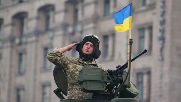 Военнослужащий на репетиции военного парада в честь 27-ой годовщины Независимости Украины в центре Киева. Архивное фото