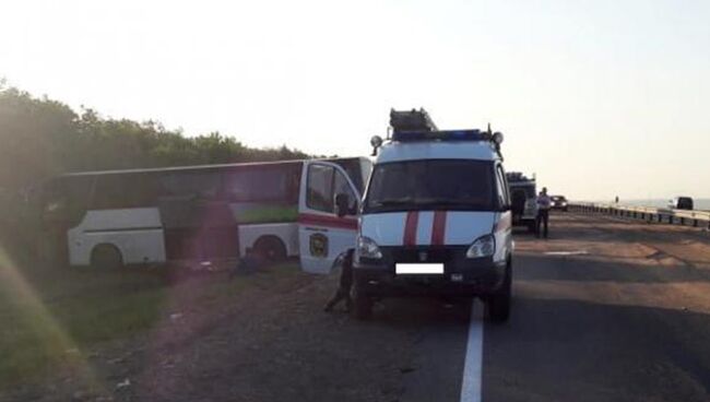 На месте ДТП с участием автобуса и КамАЗа в Андроповском районе Ставропольского края. 19 августа 2018