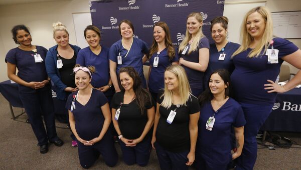 Беременные сотрудницы медицинского центра Banner Desert Medical Center в городе Меса, США