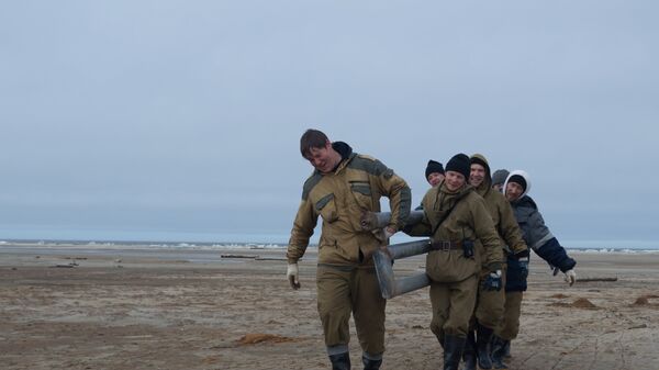 Волонтеры на острове Вилькицкого в Карском море. Архивное фото