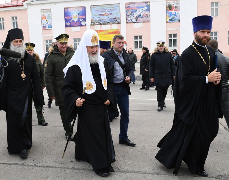 Патриарх Кирилл во время посещения поселка Белушья Губа на архипелаге Новая Земля в рамках поездки по северным епархиям РПЦ