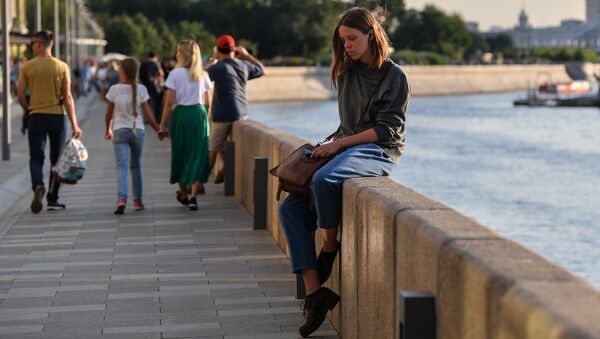 Девушка на Якиманской набережной в Москве