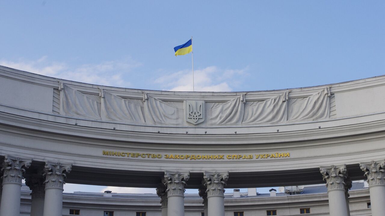 В центре Киева начался митинг против "капитуляции Украины"