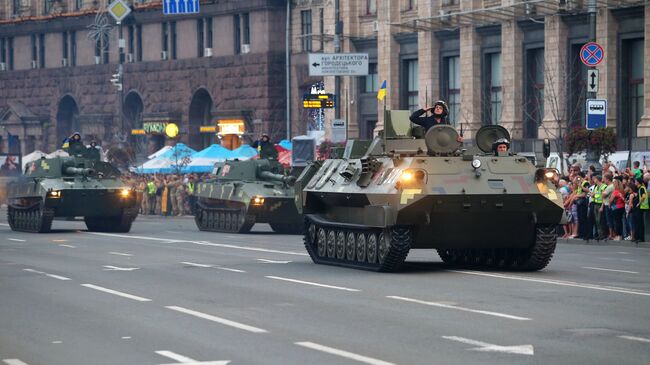 Военнослужащие на репетиции военного парада в честь 27-ой годовщины Независимости Украины в центре Киева. Архивное фото