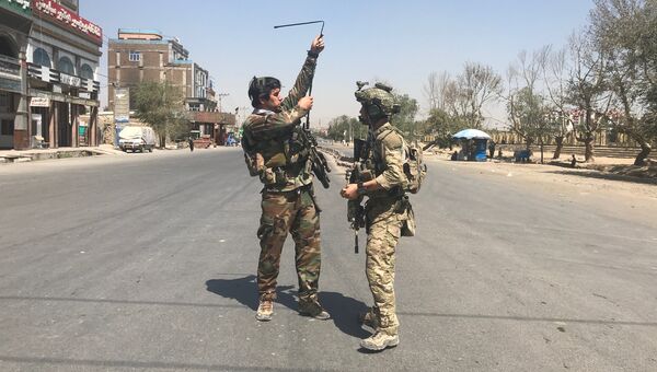 Афганские силы безопасности на месте ракетного обстрела в Кабуле, Афганистан. 21 августа 2018
