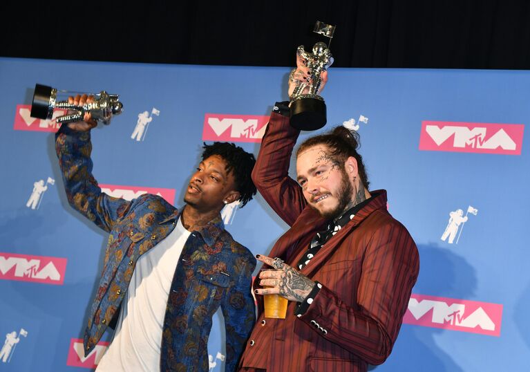 Рэперы Savage и Post Malone на церемонии MTV Video Music Awards в Нью-Йорке