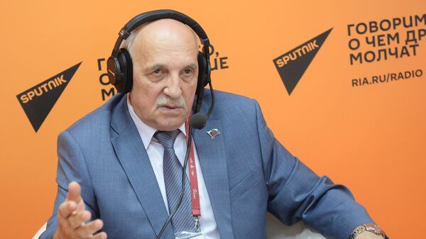 Виктор Мураховский в студии радио Sputnik на IV Международном военно-техническом форуме Армия-2018