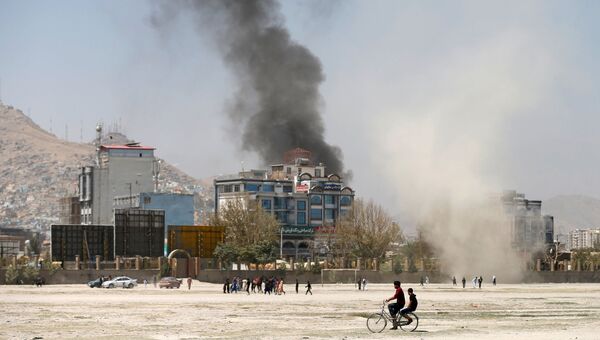 Дым на месте нападения в Кабуле, Афганистан. 21 августа 2018