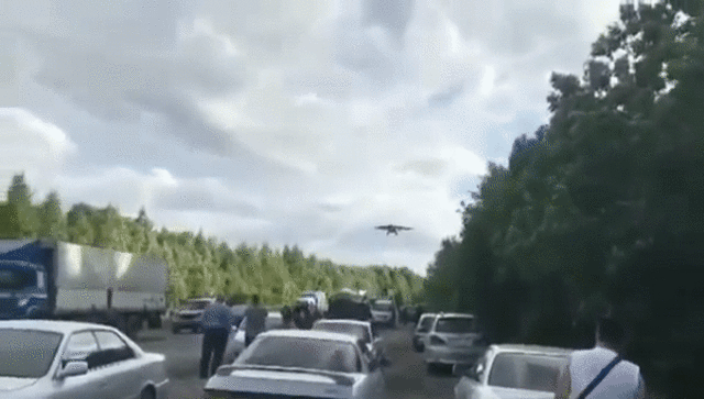 Посадка боевых самолетов на трассу под Хабаровском попала на видео