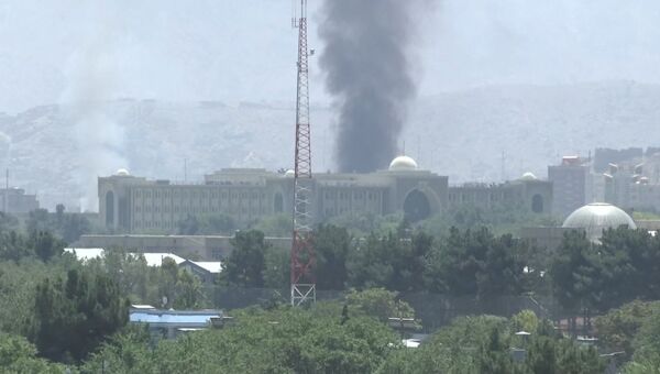 Последствия ракетных ударов по дворцу президента Афганистана в Кабуле
