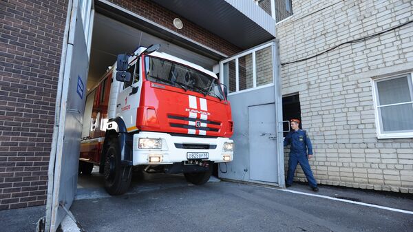 Выезд автомашины по пожарной тревоге из специализированной пожарно-спасательной части №1 города Тамбова