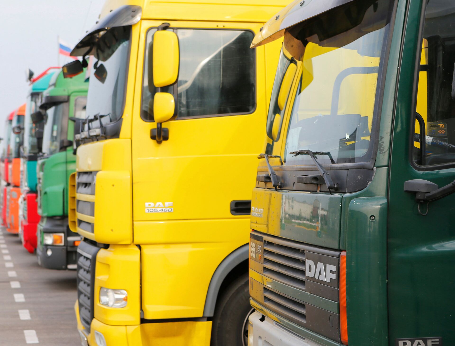 Большегрузные автомобили - РИА Новости, 1920, 11.12.2025