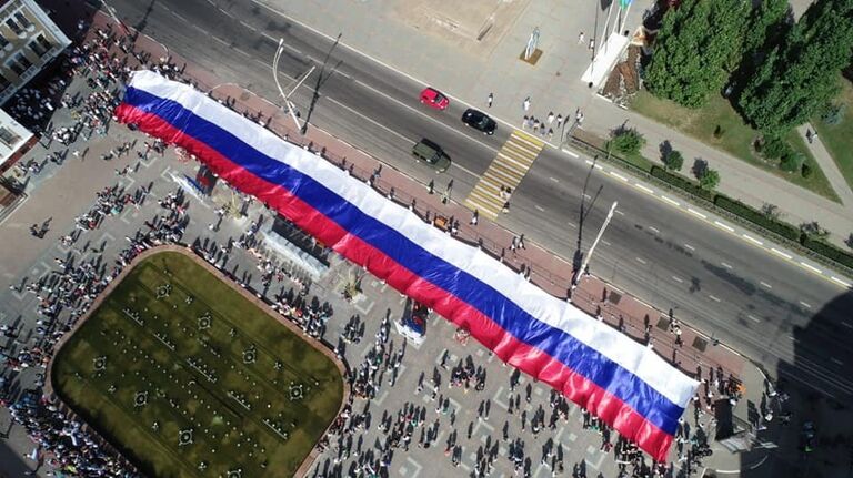 Волонтеры ТГТУ приняли участие в акции ко Дню Государственного флага. 22 августа 2018