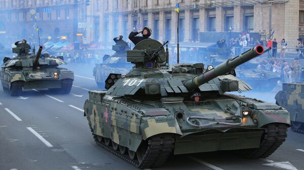 Танки Т-72 на генеральной репетиции военного парада в Киеве