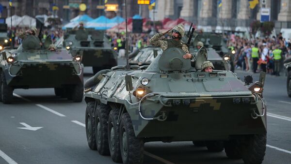 БТР на генеральной репетиции военного парада в честь 27-ой годовщины Независимости Украины в центре Киева