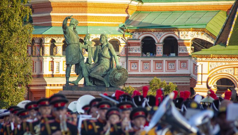 Подготовка к открытию международного фестиваля духовых оркестров Спасская башня