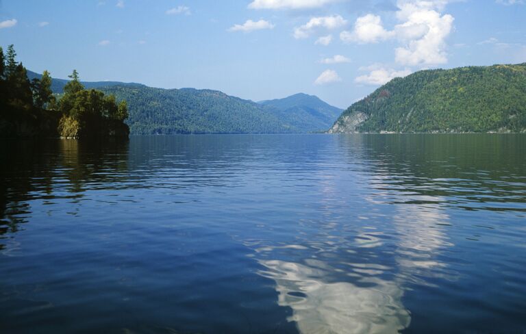 Вид на Телецкое озеро