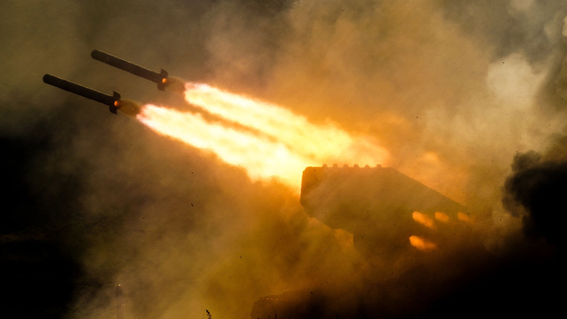 Тяжелая огнеметная система залпового огня ТОС-1А Солнцепек во время динамической экспозиции на выставке Армия России — завтра в рамках IV Международного военно-технического форума Армия-2018 в Кубинке - РИА Новости, 1920, 07.09.2022