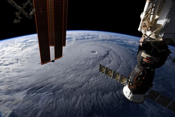 Фотография с Международной космической станции астронавта Рики Арнольда