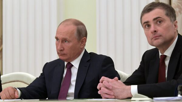 Президент России Владимир Путин и помощник президента РФ Владислав Сурков