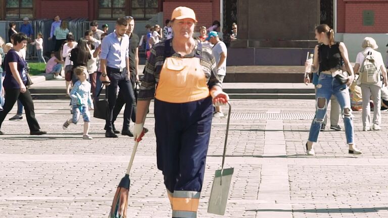 20 лет уборки на Манежной: будни ветерана чистоты 20 лет уборки на Манежной: будни ветерана чистоты