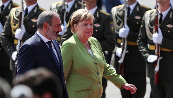 Канцлер ФРГ Ангела Меркель с премьер-министром Армении Николом Пашиняном. 24 августа 2018