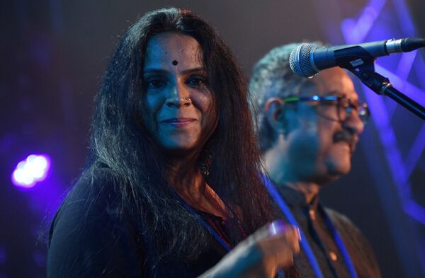 Участница индийского музыкального коллектива Rajeev raja combine Чанданабала Калян во время выступления на 16-м международном музыкальном фестивале Koktebel Jazz Party