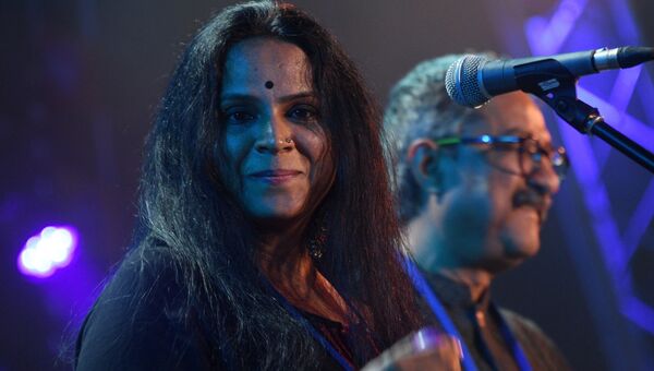 Участница индийского музыкального коллектива Rajeev raja combine Чанданабала Калян во время выступления на 16-м международном музыкальном фестивале Koktebel Jazz Party