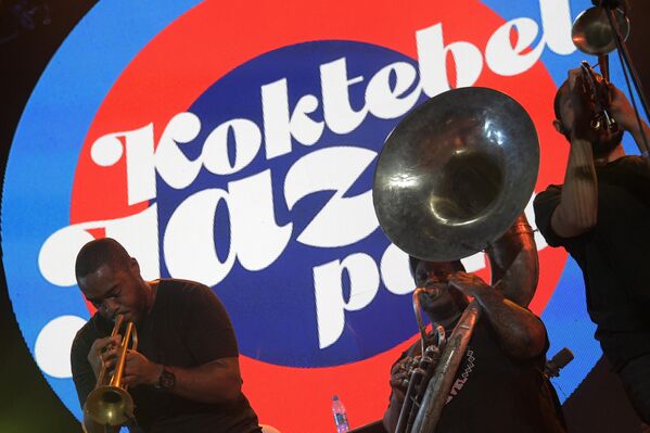 Музыкант Оноре Чадрик Кинтан во время выступления на 16-м международном музыкальном фестивале Koktebel Jazz Party