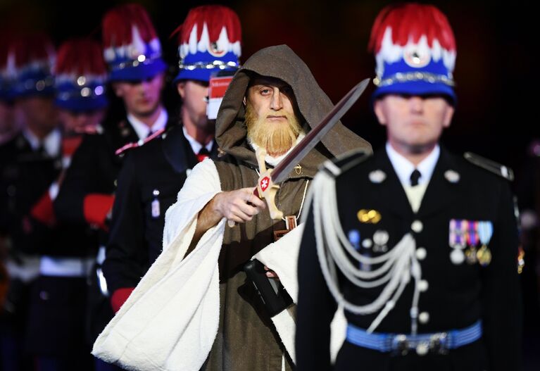 Оркестр карабинеров принца княжества Монако на торжественной церемонии открытия XI Международного военно-музыкального фестиваля Спасская башня Оркестр карабинеров принца княжества Монако на торжественной церемонии открытия XI Международного военно-музыкального фестиваля Спасская башня