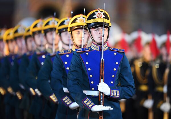 Рота специального караула Президентского полка на торжественной церемонии открытия XI Международного военно-музыкального фестиваля Спасская башня