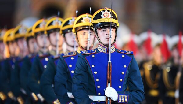 Рота специального караула Президентского полка на торжественной церемонии открытия XI Международного военно-музыкального фестиваля Спасская башня