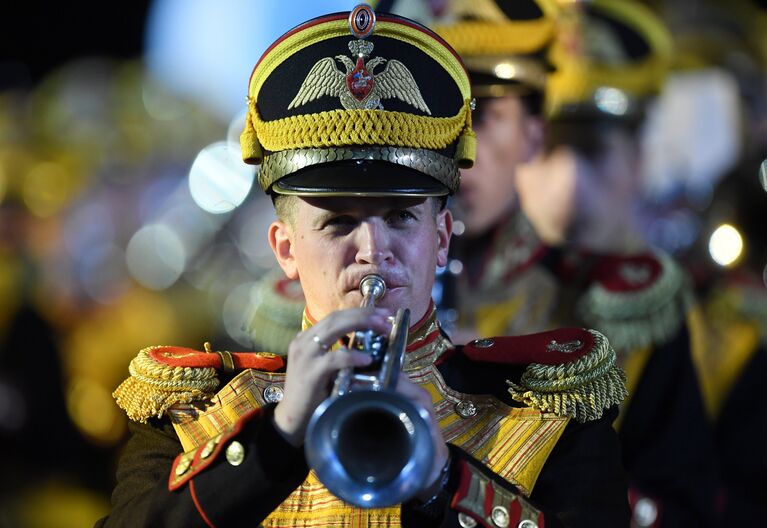 Центральный военный оркестр Министерства обороны РФ на торжественной церемонии открытия XI Международного военно-музыкального фестиваля Спасская башня Центральный военный оркестр Министерства обороны РФ на торжественной церемонии открытия XI Международного военно-музыкального фестиваля Спасская башня