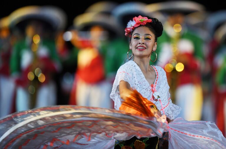 Творческий коллектив Банда Монументаль (Мексика) на торжественной церемонии открытия XI Международного военно-музыкального фестиваля Спасская башня Творческий коллектив Банда Монументаль (Мексика) на торжественной церемонии открытия XI Международного военно-музыкального фестиваля Спасская башня