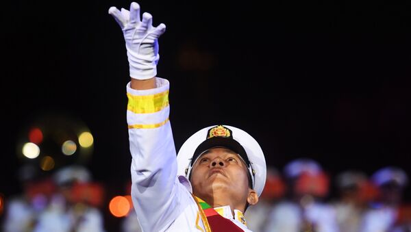 Военнослужащий военного оркестра Вооруженных сил Мьянмы на торжественной церемонии открытия XI Международного военно-музыкального фестиваля Спасская башня