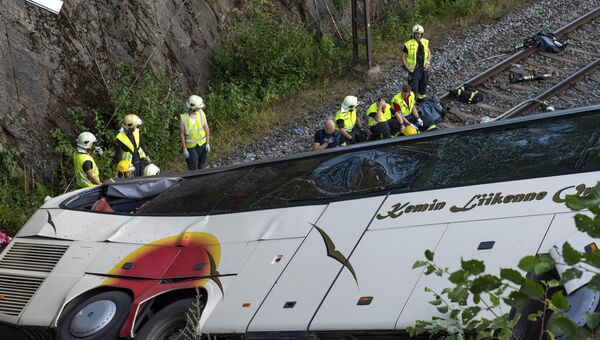Автобус, упавший с моста на железнодорожные пути в финском городе Куопио. 24 августа 2018