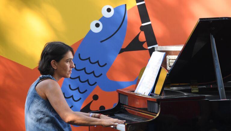 Пианистка коллектива New Folk Trio Наталья Скворцова на 16-м международном музыкальном фестивале Koktebel Jazz Party