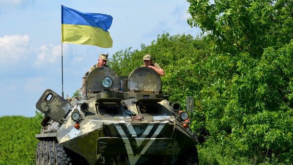 Украинские военные на линии разграничения в Донбассе. Архивное фото