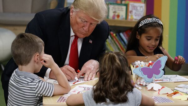 Президент США Дональд Трамп в одной из детских больниц штата Огайо. 24 августа 2018