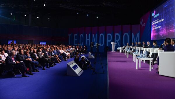 Участники пленарного заседания VI Международного форума технологического развития Технопром-2018. 27 августа 2018