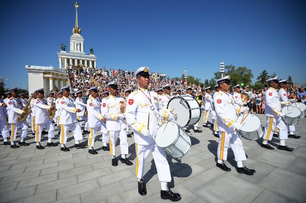 Военный оркестр Вооруженных сил Мьянмы на шествии участников международного военно-музыкального фестиваля Спасская башня на ВДНХ