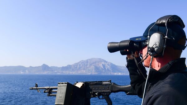 Американский военный на борту эсминца ВМС США Ross у берегов Испании в Средиземном море. 17 августа 2018