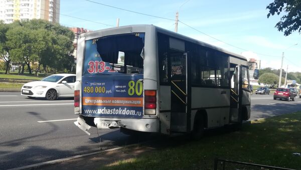 На месте ДТП с участием маршрутных автобусов в Кировском районе Санкт-Петербурга. 27 августа 2018