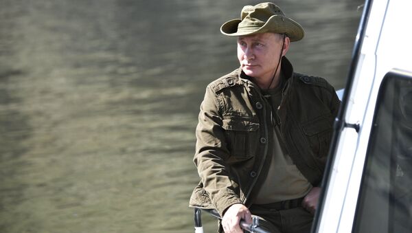 Президент РФ Владимир Путин во время отдыха на Енисее в Республике Тыва. Архивное фото