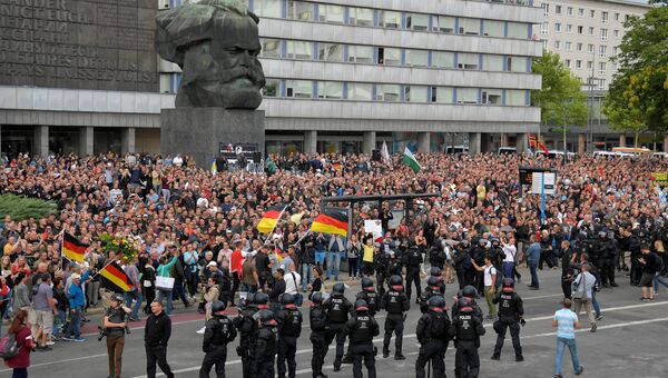 Участники акции протеста в Хемнице, Германия. 27 августа 2018
