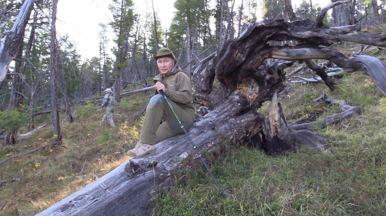 Отдых президента: грибы, ягоды и прогулки по горам в Туве