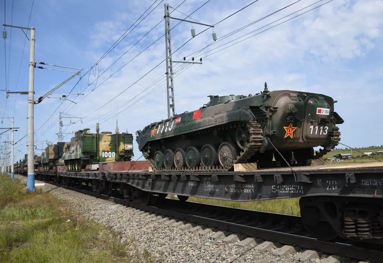 Эшелоны с военной техникой армии Китая перед началом военных учений Восток-2018 Эшелоны с военной техникой армии Китая перед началом военных учений Восток-2018