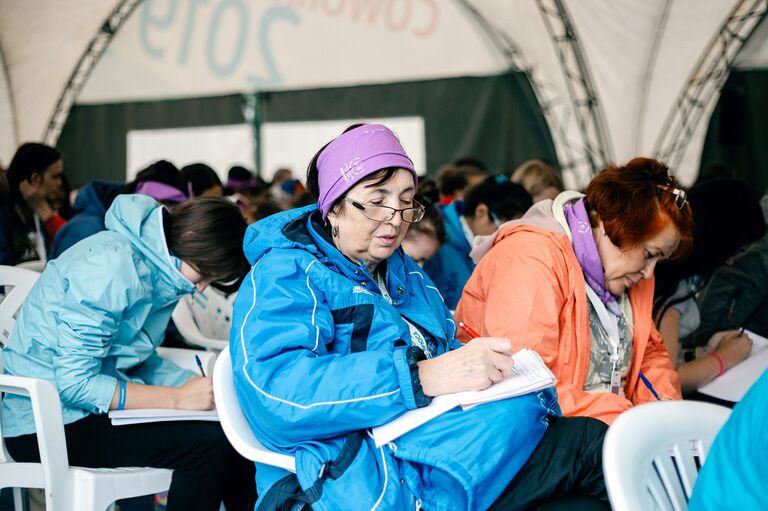 Такие проекты показывают, что пожилые люди готовы помогать и развиваться, вести активную социальную жизнь. Такие проекты показывают, что пожилые люди готовы помогать и развиваться, вести активную социальную жизнь.