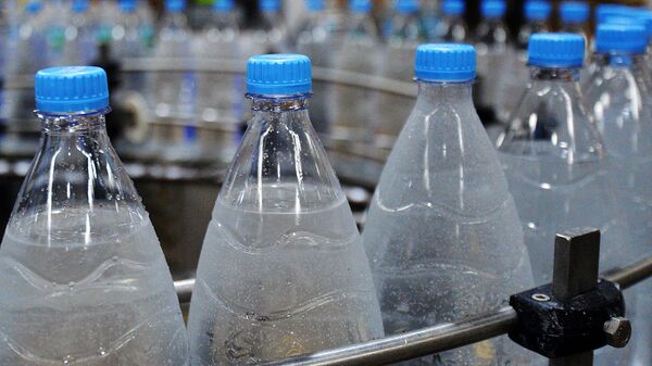 Бутылки с питьевой водой
